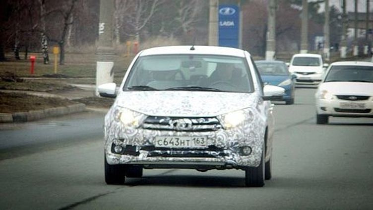 Обновленная Lada Granta снова попалась фотошпионам Обновленная Lada Granta снова попалась фотошпионам