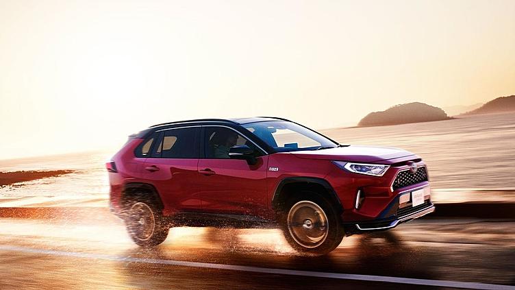 Toyota RAV4 теперь сможет проехать 1300 километров на одной заправке