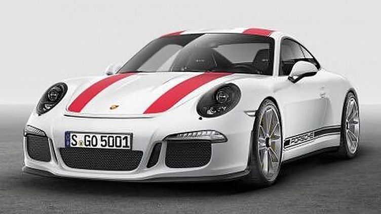 Внешность «юбилейного» Porsche 911 перестала быть секретом Внешность «юбилейного» Porsche 911 перестала быть секретом