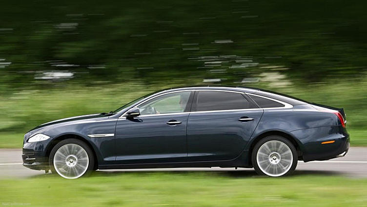 Новое поколение седана Jaguar XJ выйдет сразу с двумя кузовами Новое поколение седана Jaguar XJ выйдет сразу с двумя кузовами