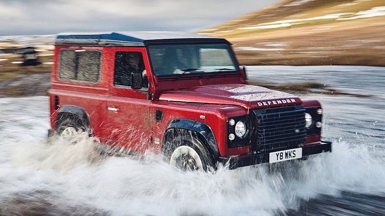 Land Rover выпустит старый Defender с мотором V8 и автоматом Land Rover выпустит старый Defender с мотором V8 и автоматом
