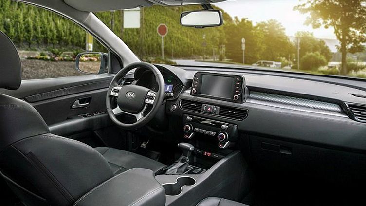 Показан интерьер нового семиместного кроссовера Kia Показан интерьер нового семиместного кроссовера Kia