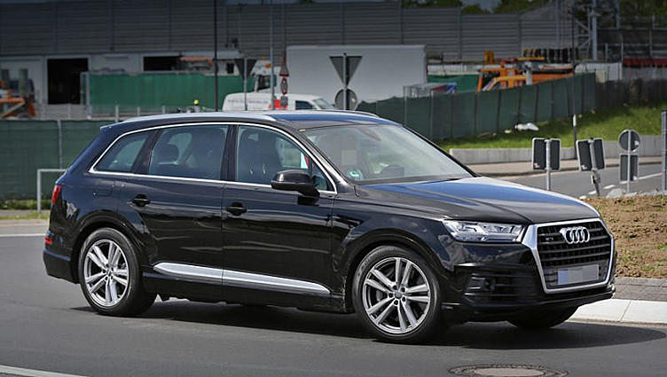 Шпионеры засняли кроссовер Audi SQ7 снаружи и внутри Шпионеры засняли кроссовер Audi SQ7 снаружи и внутри