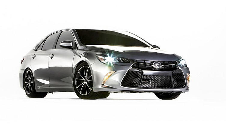 Toyota спрятала 850-сильный дрэгстер в кузове Camry Toyota спрятала 850-сильный дрэгстер в кузове Camry