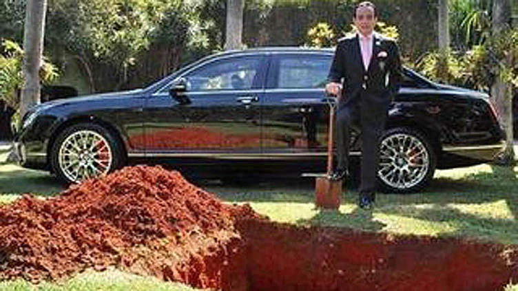 Миллионер похоронил свой Bentley для использования в загробной жизни Миллионер похоронил свой Bentley для использования в загробной жизни