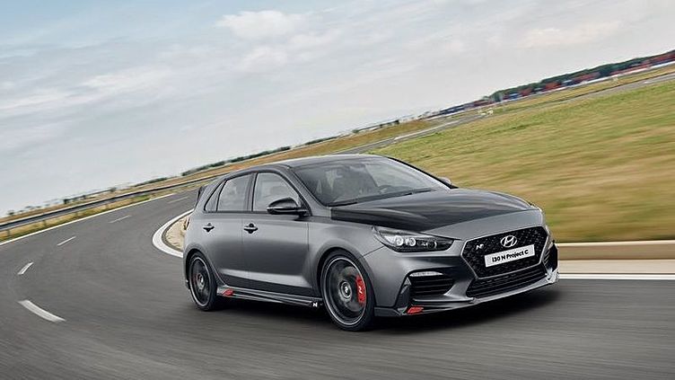 Hyundai i30 N сбрасывает веc и становится все мощнее