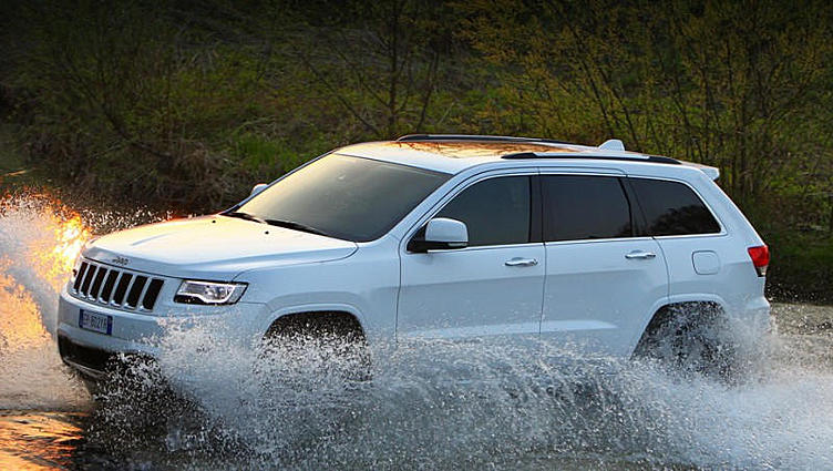 Обновлённые внедорожники Jeep Grand Cherokee доехали до России Обновлённые внедорожники Jeep Grand Cherokee доехали до России