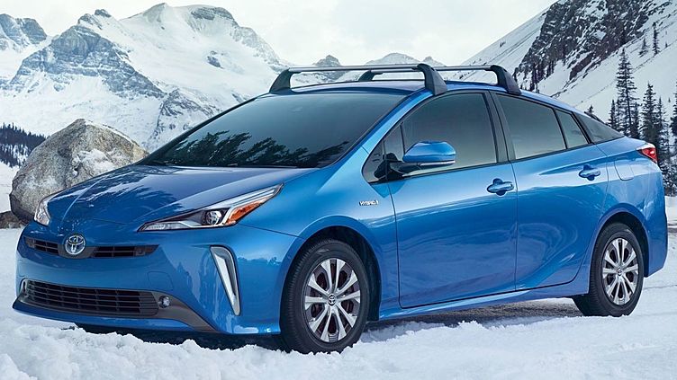 Гибрид Toyota Prius обновился и получил полный привод