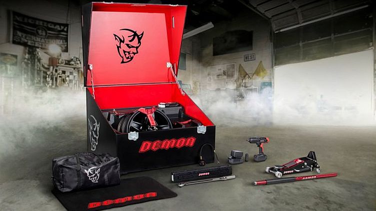 Dodge рассказал о наборе инструментов для «Демона» Dodge рассказал о наборе инструментов для «Демона»