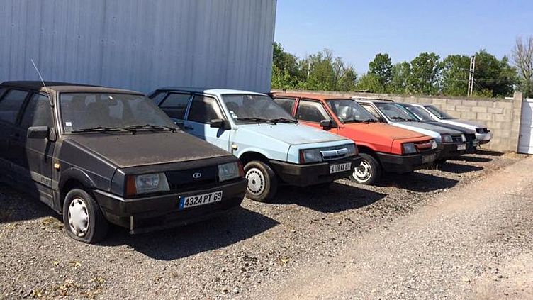 Во Франции нашли брошенный автосалон Lada с «девятками» Во Франции нашли брошенный автосалон Lada с «девятками»