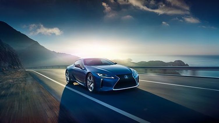 Lexus покажет в Женеве гибридную версию спорткара LC 500