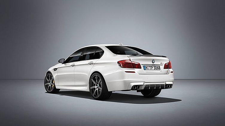 Прощальную версию BMW M5 оценили в 8,2 миллиона рублей Прощальную версию BMW M5 оценили в 8,2 миллиона рублей