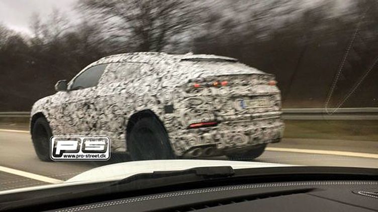 Появились первые фото нового кроссовера Lamborghini Появились первые фото нового кроссовера Lamborghini
