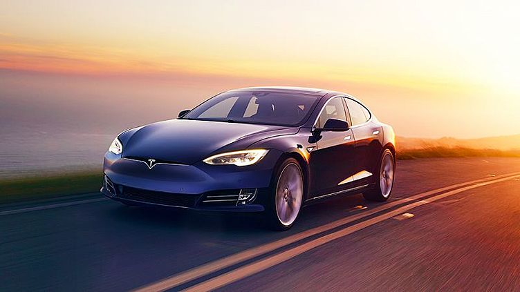 «Тесла» представила дальнобойные Model S и Model X «Тесла» представила дальнобойные Model S и Model X