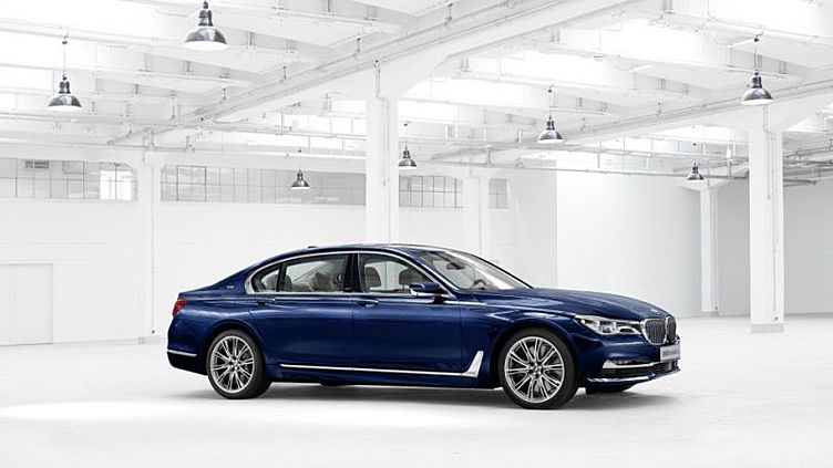 Стала известна российская цена «столетней» BMW 7-Series Стала известна российская цена «столетней» BMW 7-Series