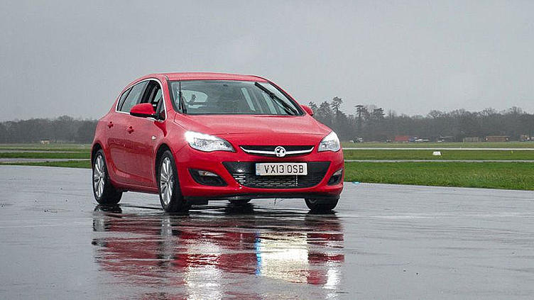 «Бюджетный автомобиль» из Top Gear выставили на аукцион «Бюджетный автомобиль» из Top Gear выставили на аукцион