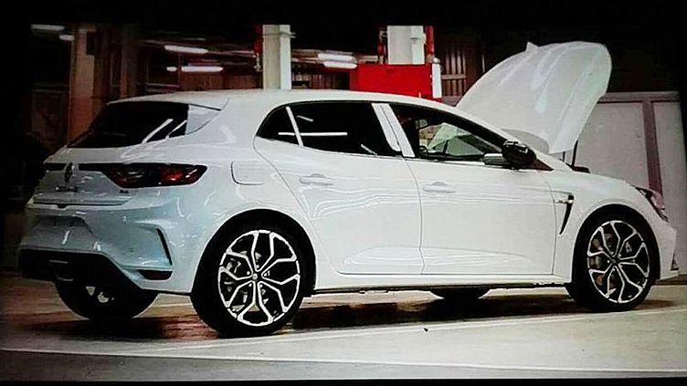 Новый Renault Megane RS сфотографировали без камуфляжа Новый Renault Megane RS сфотографировали без камуфляжа