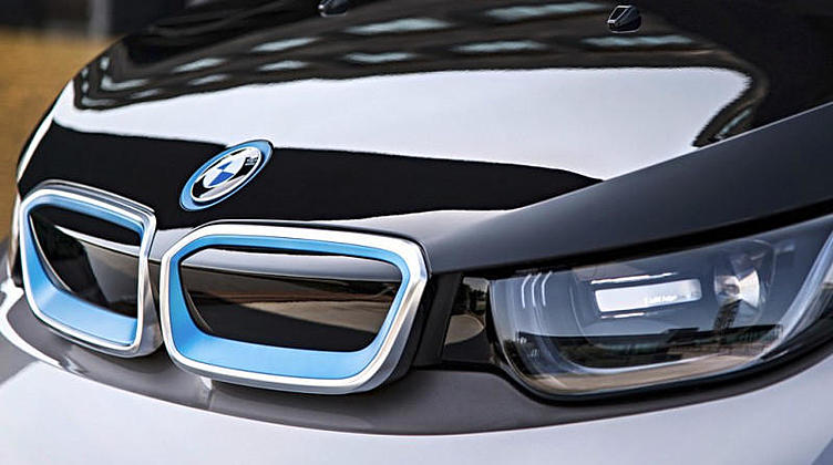 Успех Tesla провоцирует BMW создавать новые электромобили