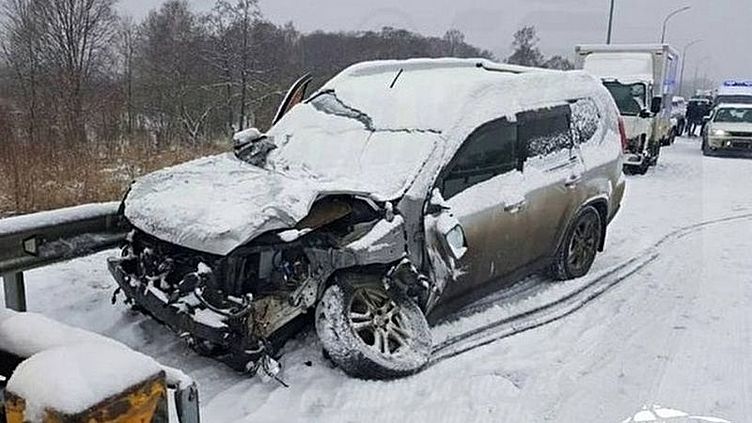 Массовая авария произошла на трассе под Владивостоком Массовая авария произошла на трассе под Владивостоком