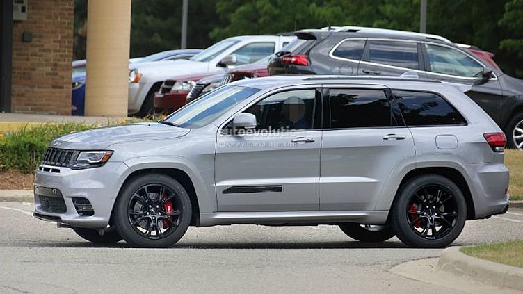 Шпионы сфотографировали 700-сильный Jeep Grand Cherokee