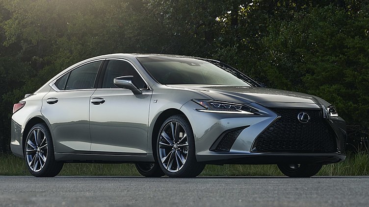 Седан Lexus ES обновился и скоро появится в России