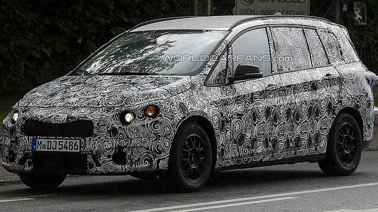 BMW испытывает переднеприводный компактвэн BMW испытывает переднеприводный компактвэн