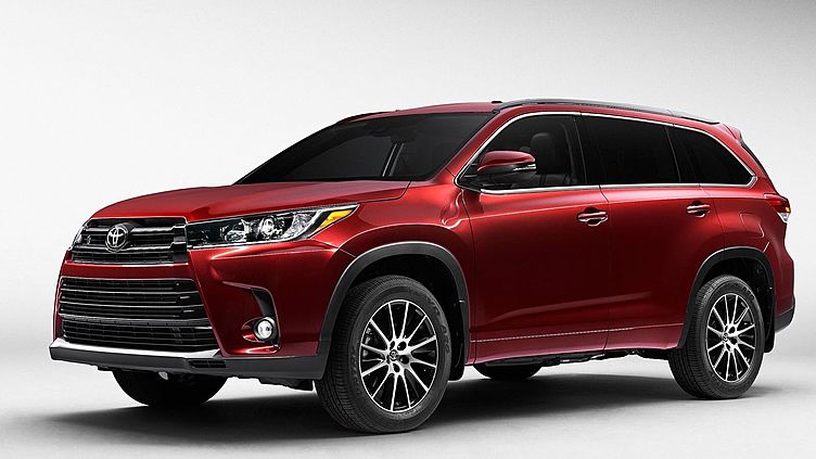 Объявлены рублевые цены на новый Toyota Highlander