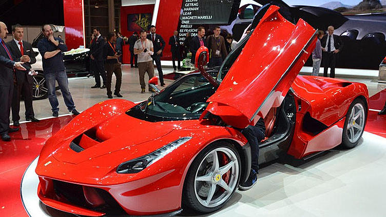 Криштиану Роналду не смог купить самый дорогой Ferrari без блата Криштиану Роналду не смог купить самый дорогой Ferrari без блата