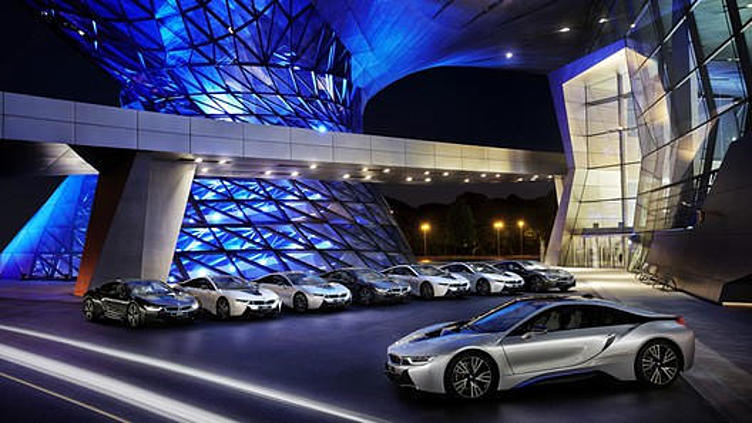 Лучшим мотором 2015 года признали гибрид спорткара BMW i8 Лучшим мотором 2015 года признали гибрид спорткара BMW i8