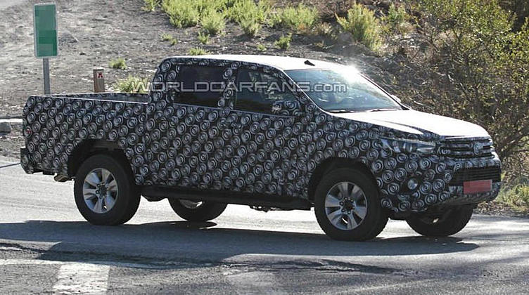 Фотошпионы поймали новый пикап Toyota Hilux Фотошпионы поймали новый пикап Toyota Hilux