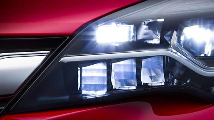 С новой Opel Astra дебютируют фирменные матричные фары С новой Opel Astra дебютируют фирменные матричные фары
