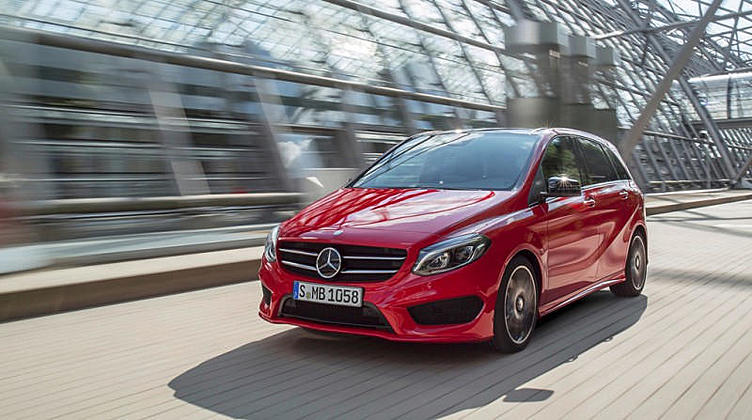 Mercedes представил обновленный компактвэн B-класса Mercedes представил обновленный компактвэн B-класса