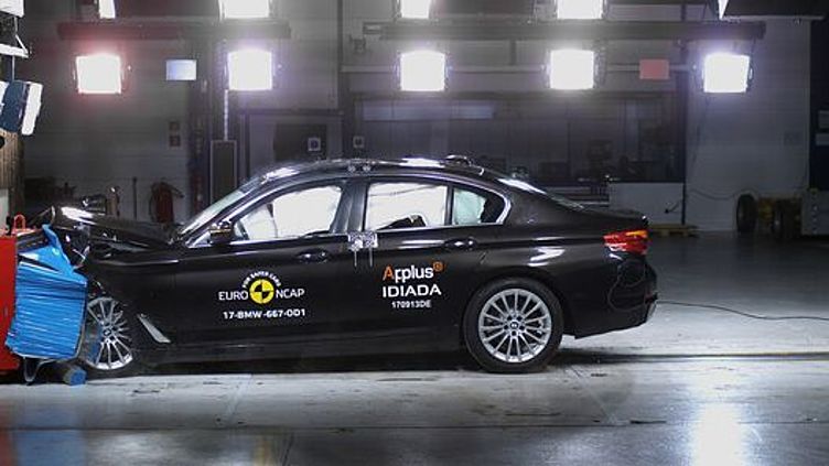 Новый BMW 5 серии поразил экспертов своей безопасностью