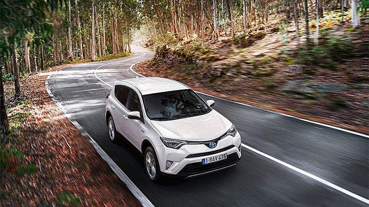 «Тойота» научила гибридный RAV4 заряжаться от тепла «Тойота» научила гибридный RAV4 заряжаться от тепла