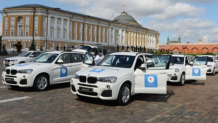 Российским олимпийцам подарили внедорожники BMW Российским олимпийцам подарили внедорожники BMW
