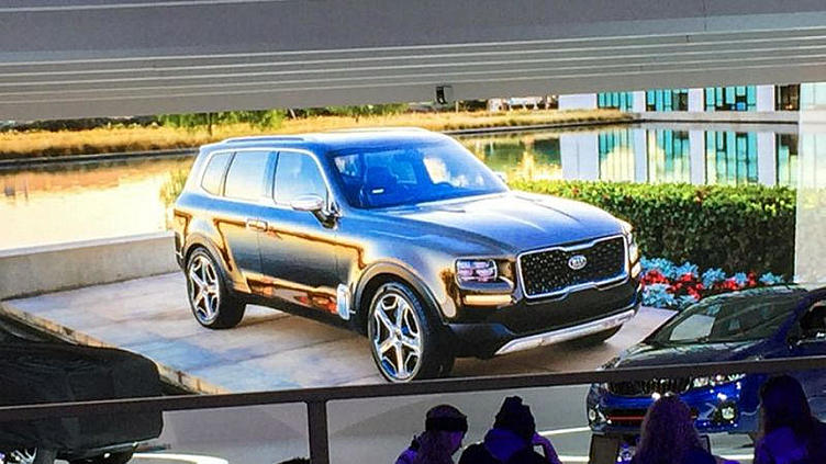 Дизайн большого вседорожника Kia показали до премьеры Дизайн большого вседорожника Kia показали до премьеры