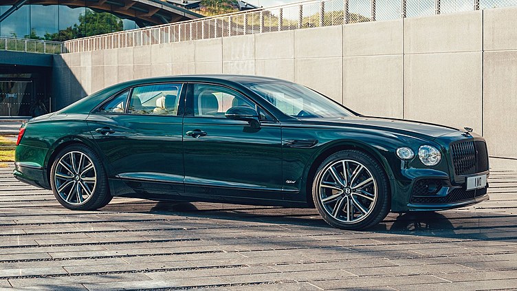 Представлен гибрид Bentley Flying Spur с запасом хода 700 километров Представлен гибрид Bentley Flying Spur с запасом хода 700 километров