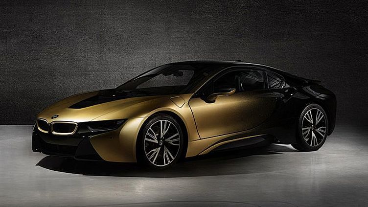 BMW i3 и i8 покрыли 24-каратным золотом BMW i3 и i8 покрыли 24-каратным золотом