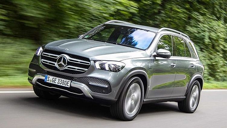 Кроссоверу Mercedes-Benz GLE добавили дизель-электрическую версию Кроссоверу Mercedes-Benz GLE добавили дизель-электрическую версию