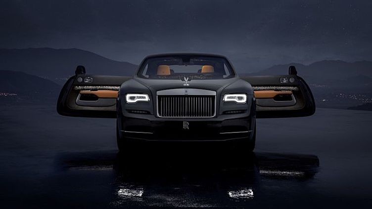 Rolls-Royce добавил в салон Wraith «падающие звезды» и стальную ткань