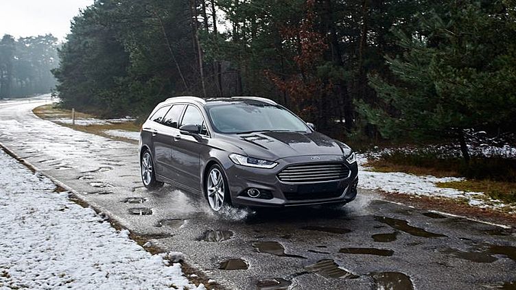 Ford воссоздал на полигоне разбитую российскую дорогу Ford воссоздал на полигоне разбитую российскую дорогу