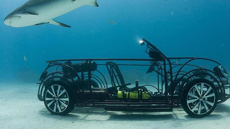 Кабриолет VW Beetle прокатится по морскому дну в компании акул Кабриолет VW Beetle прокатится по морскому дну в компании акул