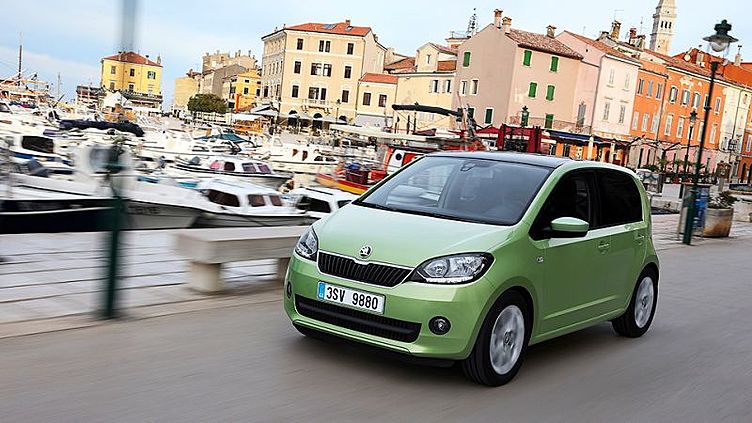 У обновленного компакт-кара Skoda Citigo в салоне появился зонт У обновленного компакт-кара Skoda Citigo в салоне появился зонт