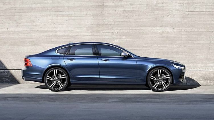 Компания Volvo привезла в Россию «спортивный» седан S90