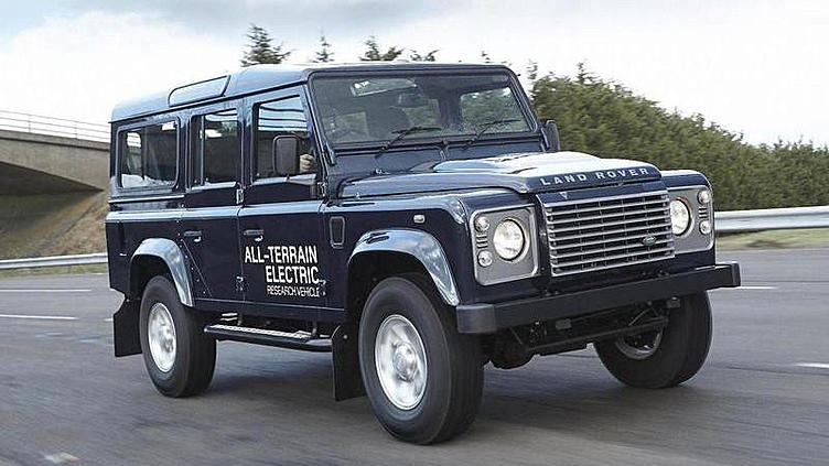 Land Rover привезет в Женеву электрический Defender