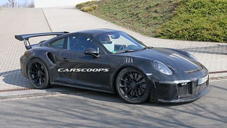 Porsche дополнительно разгорячит один из Porsche дополнительно разгорячит один из