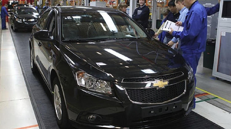 Петербургский завод GM в 2014 году сократил производство на 45% Петербургский завод GM в 2014 году сократил производство на 45%