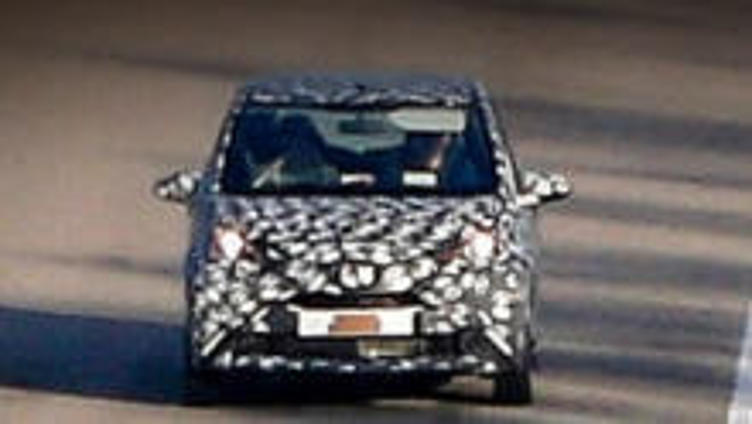 Новое поколение хэтчбека Toyota Aygo замечено в камуфляже