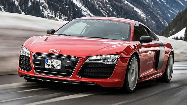 Audi официально отказалась от серийного суперкара R8 на батарейках