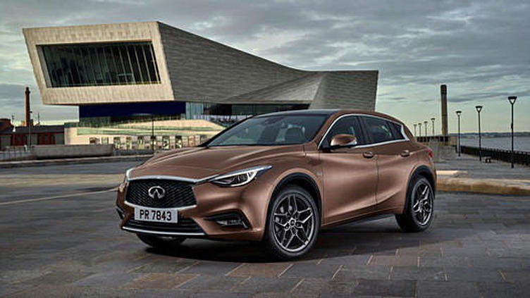 Появились первые фото серийного хэтча Infiniti Q30